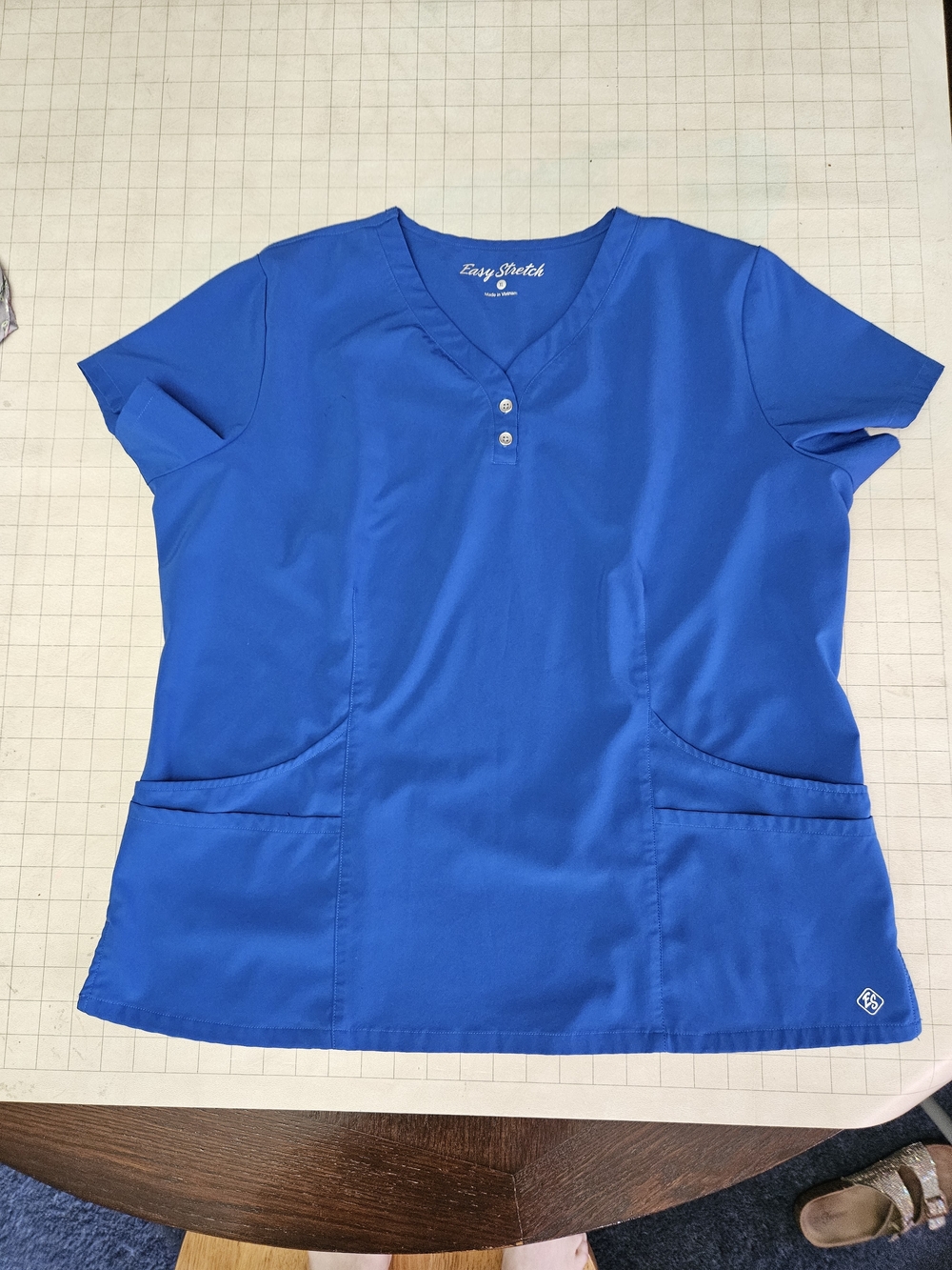 Uniform Advantage Women's V-Neck Scrub Top in Royal Blue
